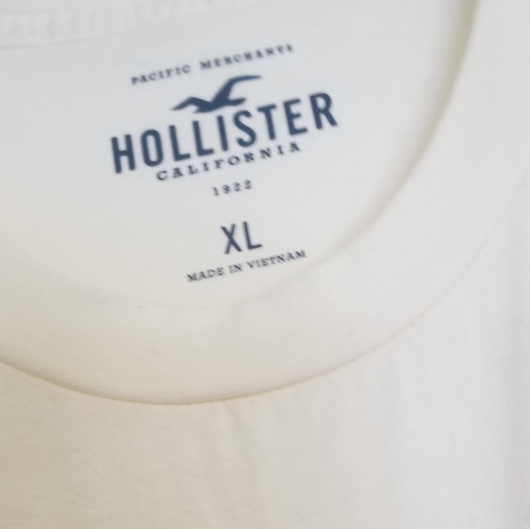 Hollister California Tshirt - Picture 2 of 4